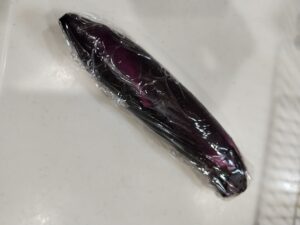 ラップで包んだ茄子